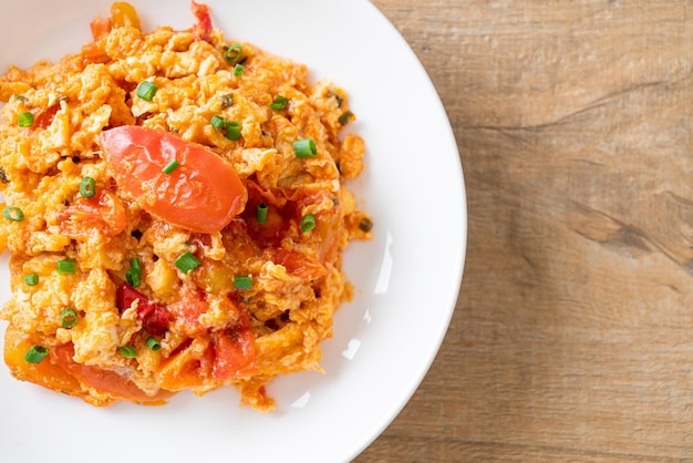 Tomates sautées aux œufs ou Oeufs brouillés aux tomates