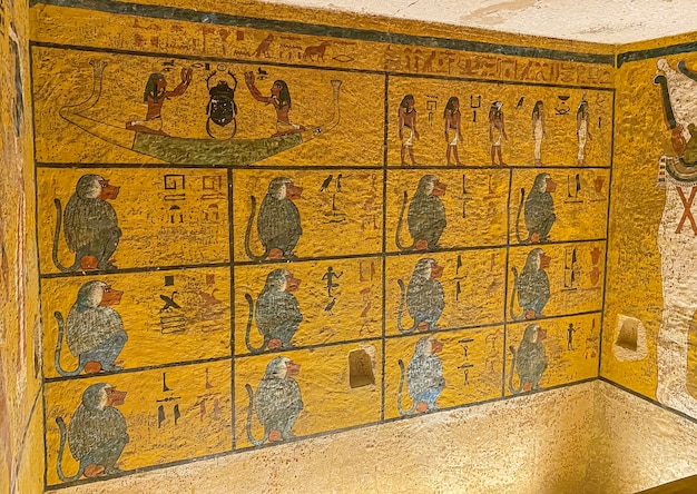 Photo tombe de toutankhamon kv62 dans la vallée égyptienne des rois dans la nécropole thébaine égypte luxor