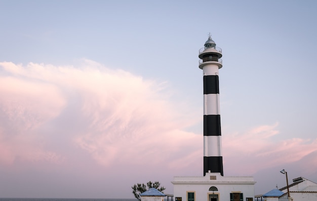 Photo À la tombée de la nuit, au coucher du soleil, à minorque, en espagne,