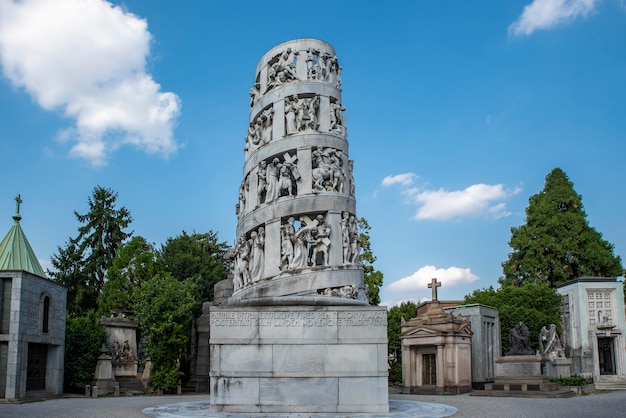 Les tombes sur le cimetière monumental de Milan Italie