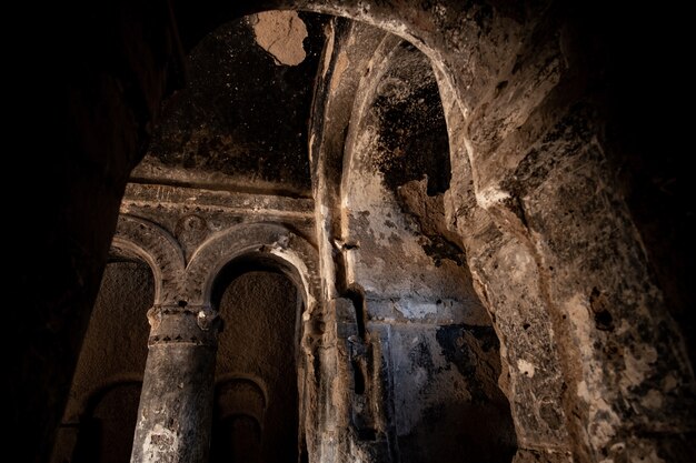 Étonnant plafond du monastère de Selime d'une église de la taille d'une cathédrale en Cappadoce en Turquie