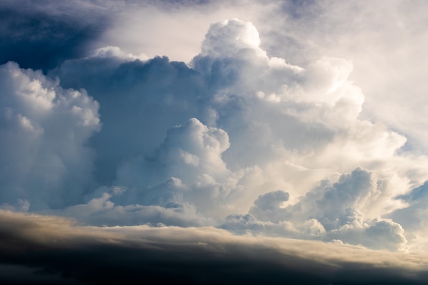 Tonnerre ciel d'orage nuages de pluie