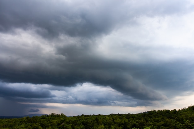 Tonnerre orageux Nuages ​​pluvieux