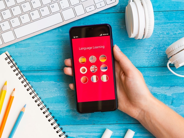 Photo top view app pour apprendre une nouvelle langue au téléphone