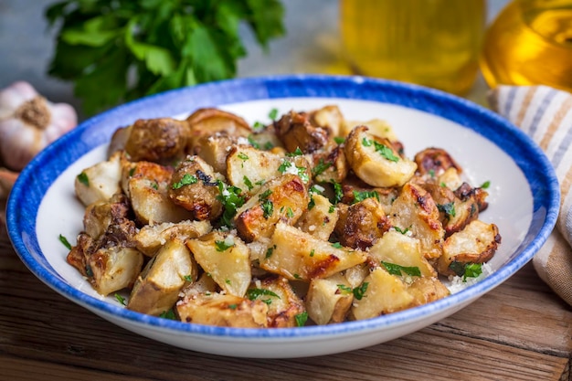 Topinambours topinambours rôtis faits maison avec ail et fromage