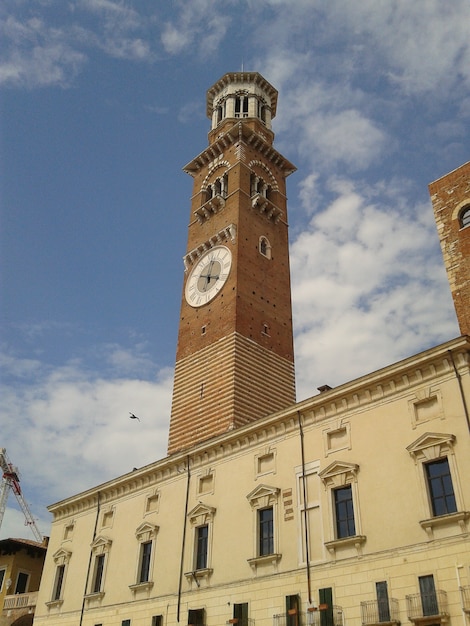 Torre dei Lamberti (signifiant Tour Lamberti) à Vérone, Italie