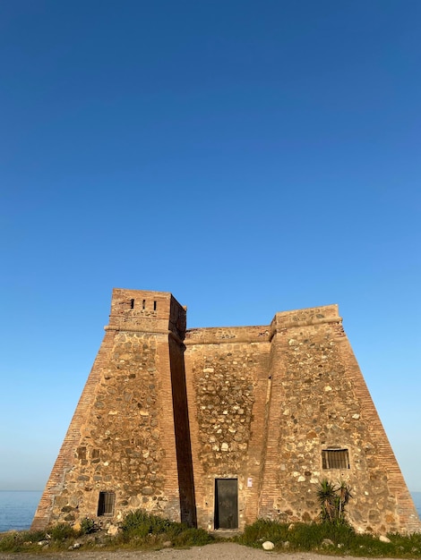 Torre de Macenas ou château de Macenas sur la plage de Mojacar, Almeria, Espagne.