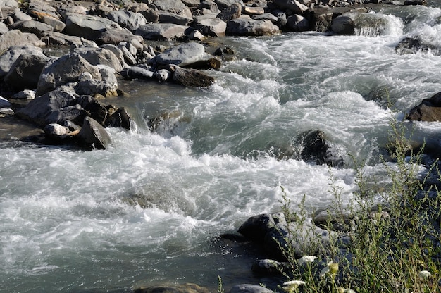 Torrent à Valloire dans les Alpes