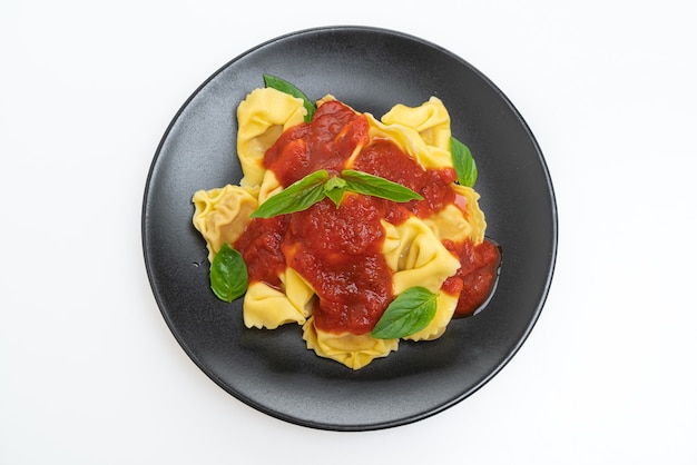 Tortellini italiens à la sauce tomate