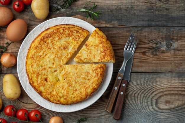 Tortilla espagnole avec pommes de terre et oignons.