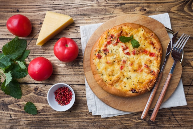 Tortilla de pizza maison à la tomate et au fromage