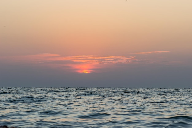 Tôt le matin Mer et ciel à l'aube