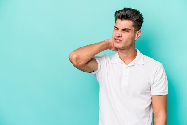 Toucher l'arrière de la tête en pensant et en faisant un choix