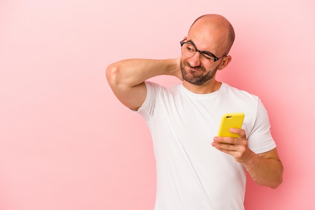 Toucher l'arrière de la tête en pensant et en faisant un choix