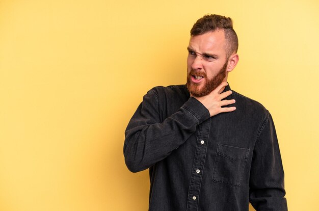 Toucher l'arrière de la tête en pensant et en faisant un choix