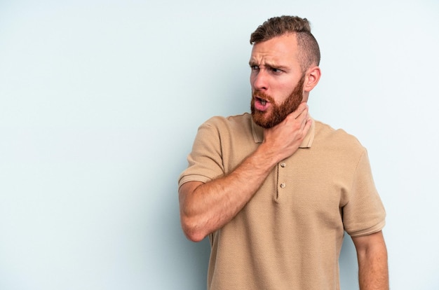 Toucher l'arrière de la tête en pensant et en faisant un choix