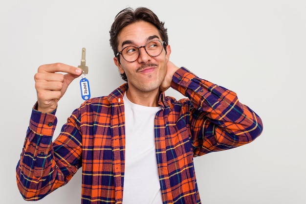 Toucher l'arrière de la tête en pensant et en faisant un choix