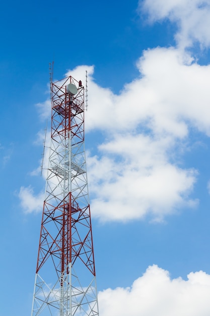 Tour d&#39;antenne de télécommunications