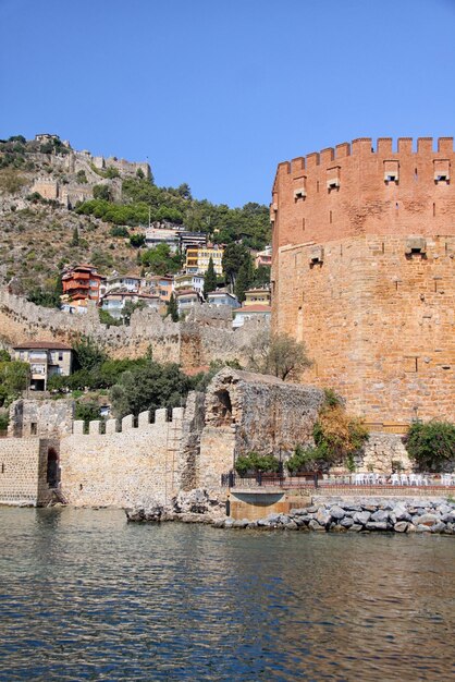 Tour de brique rouge à Alanya