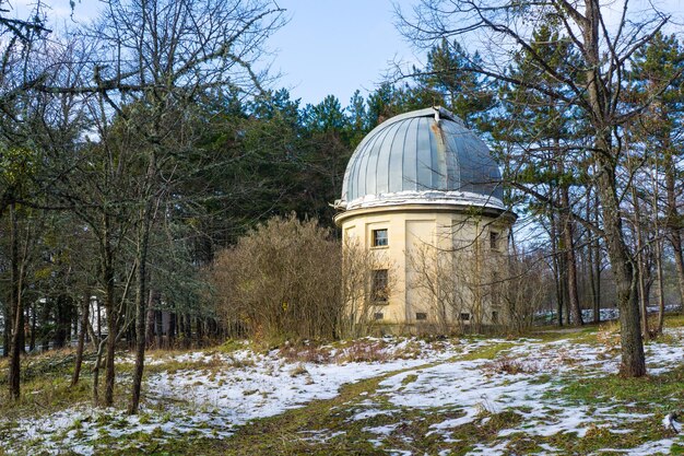 La tour du télescope de l'observatoire de Crimée