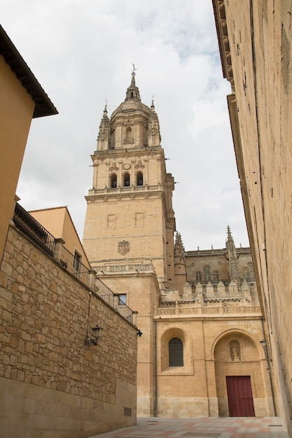 Tour de l'église de la cathédrale de Salamanque