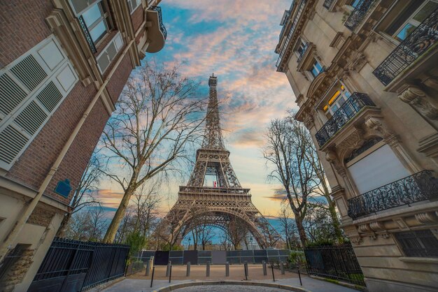 Tour Eiffel au centre de Paris