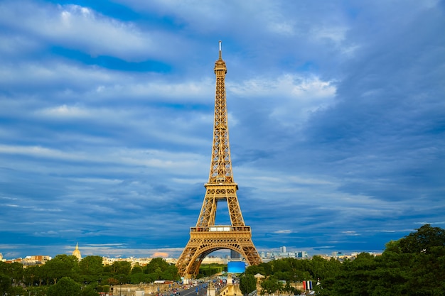 Tour Eiffel au coucher du soleil Paris France