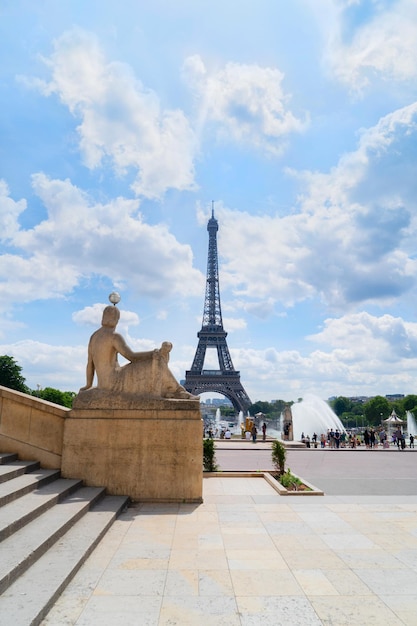 Tour Eiffel du jardin du Trocadéro à l'été Paris France