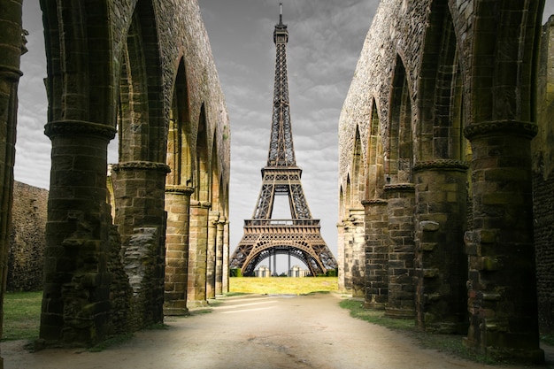 Tour Eiffel étrange