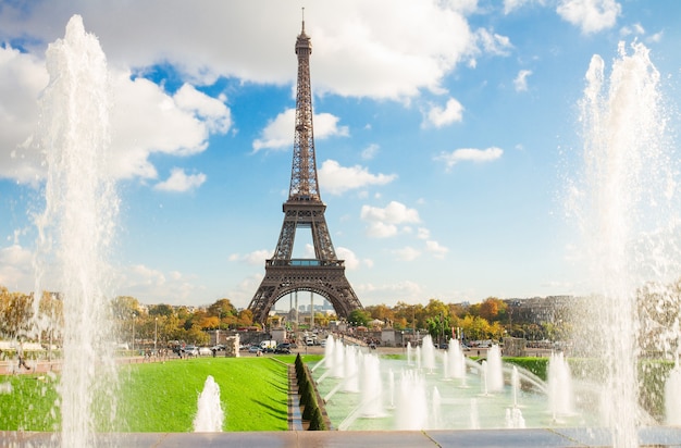 Tour Eiffel et fontaines du Trocadéro, Paris, France