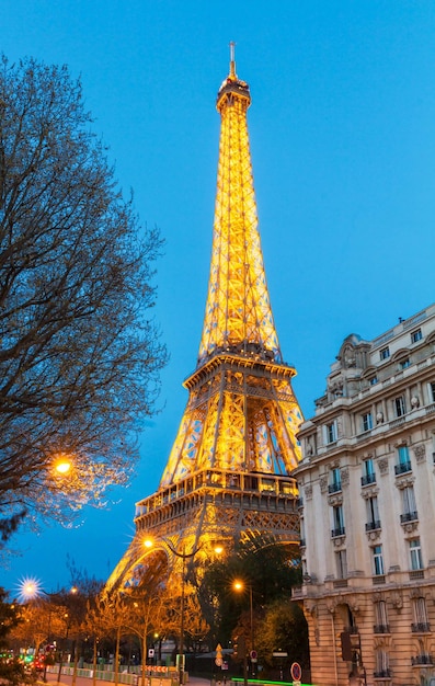 Tour Eiffel la nuit Paris