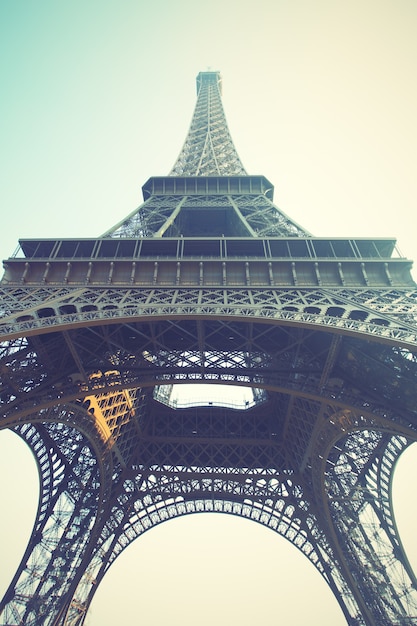 La Tour Eiffel à Paris, France. Image de style rétro