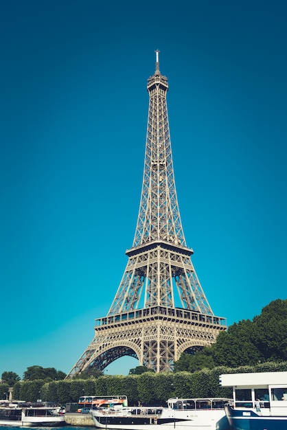 La tour Eiffel et la Seine