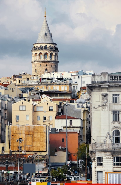 Tour de Galata à distance à istanbul turquie