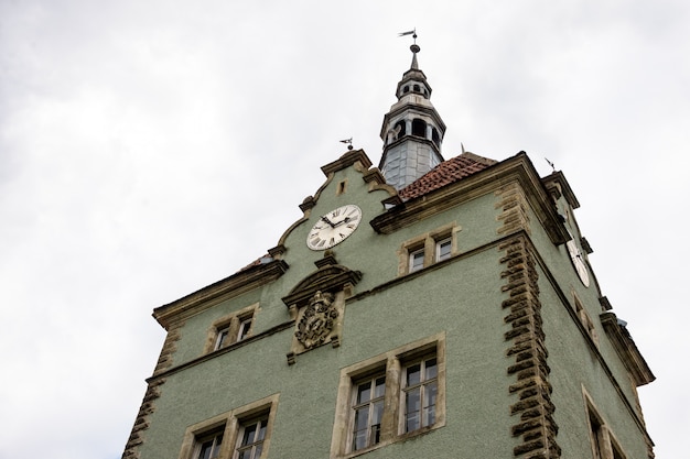 Tour de l'horloge du château de Shenborn en Ukraine