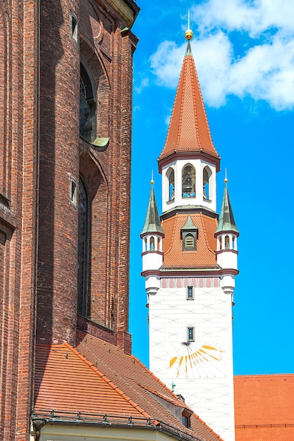 Tour de l'horloge du zodiaque de l'ancien hôtel de ville, le centre-ville de Munich, Allemagne