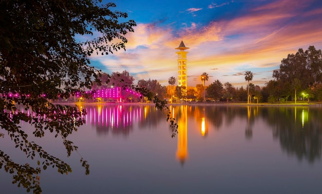 Tour de l'horloge historique dans la ville d'Adana en Turquie