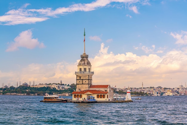 Photo tour de léandre et paysage urbain d'istanbul en turquie