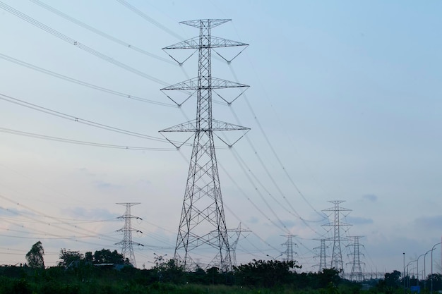 Tour de lignes électriques