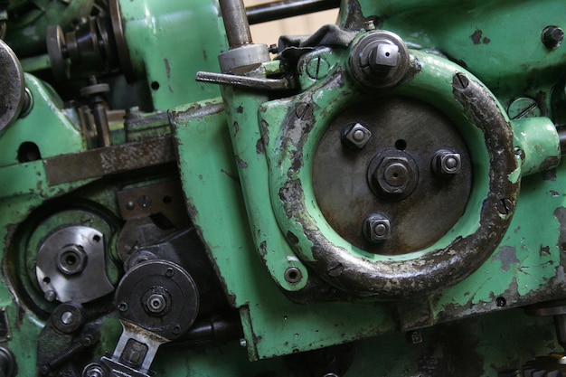 Tour de machines anciennes de l'industrie mécanique