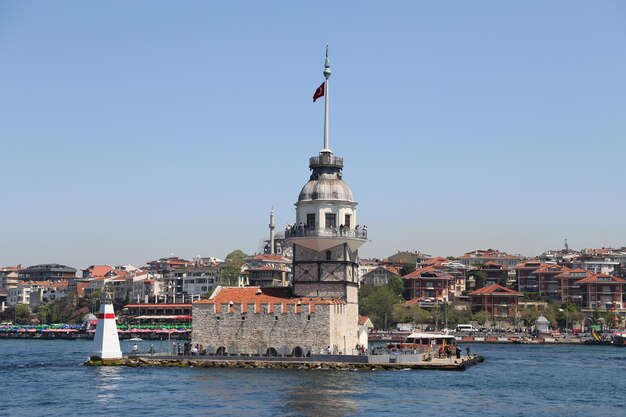 Tour de Maidens dans le détroit du Bosphore Istanbul