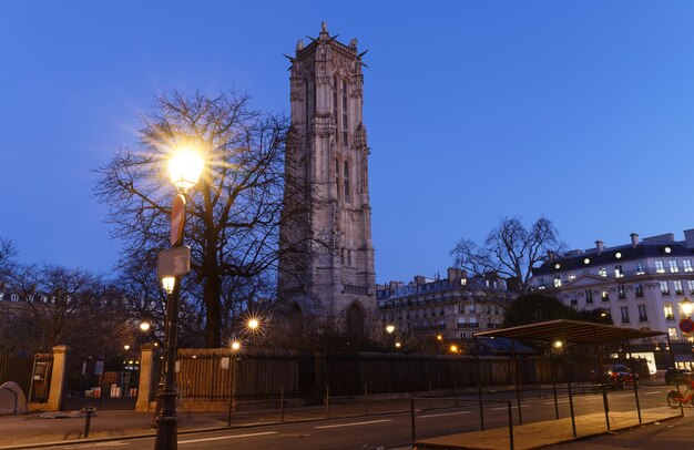 La tour Saint-Jacques est une tour gothique flamboyante à Paris