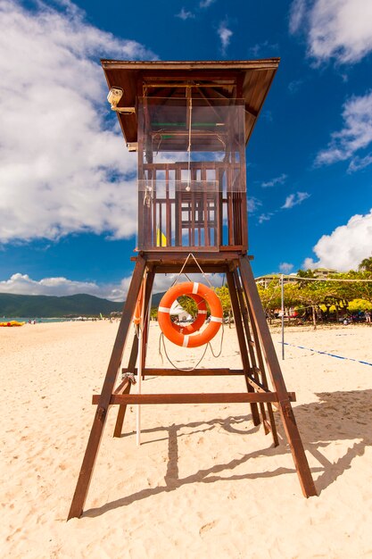 Tour de sauveteur sur la plage.