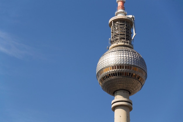 Tour de télévision Fernsehturm près de l'Alexanderplatz dans le centre de Berlin Allemagne