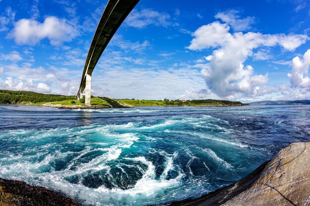 Tourbillons du maelström de Saltstraumen, Nordland, Norvège