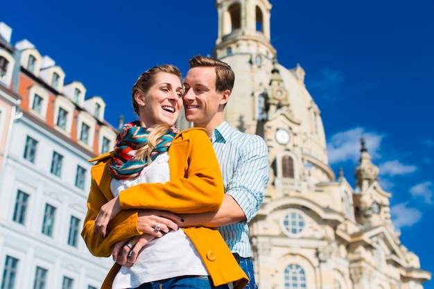 Tourisme - couple à l&#39;église Notre-Dame de Dresde