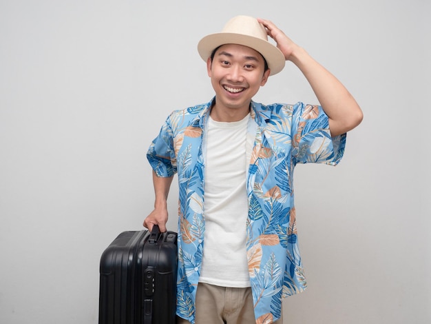 Tourisme homme porter chapeau tenir bagages bonheur sourire portrait