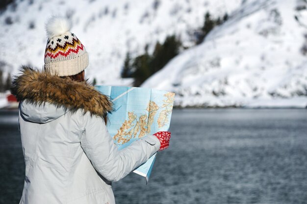 Photo une touriste aux îles lofton.