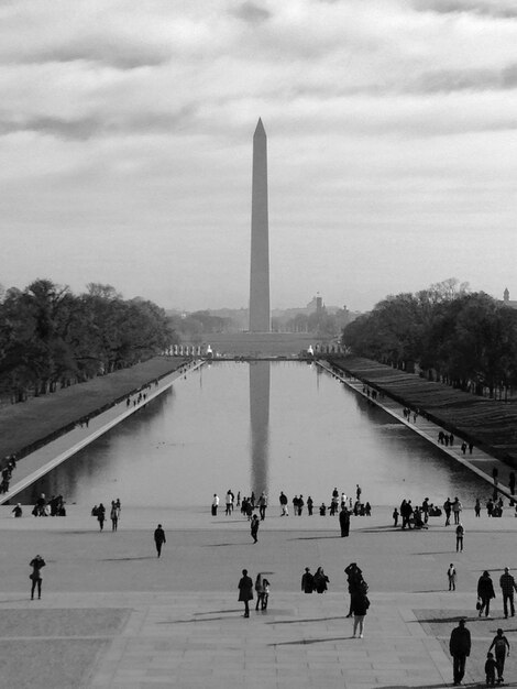 Les touristes au monument de Washington
