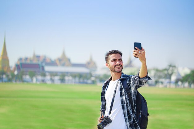 Touristes marchant à Bangkok en Thaïlande